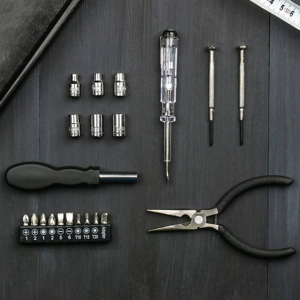 Набор инструмента из 21 предмета подарочный в канистре, тому, кто достигает цели Набор инструмента из 21 предмета подарочный в канистре, тому, кто достигает цели