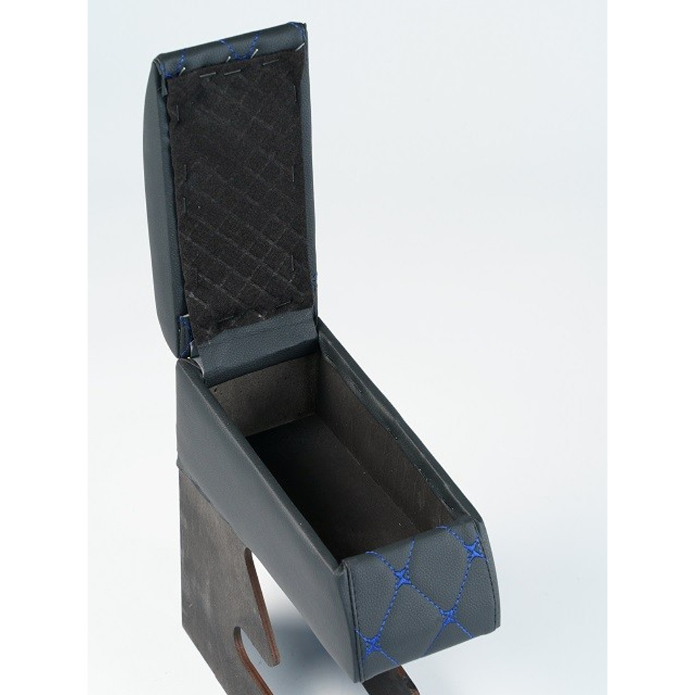 Бар - подлокотник для лада 2114,2109 кож.зам. цвет черный, строчка синяя, ромб в коробке Бар - подлокотник для лада 2114,2109 кож.зам. цвет черный, строчка синяя, ромб в коробке