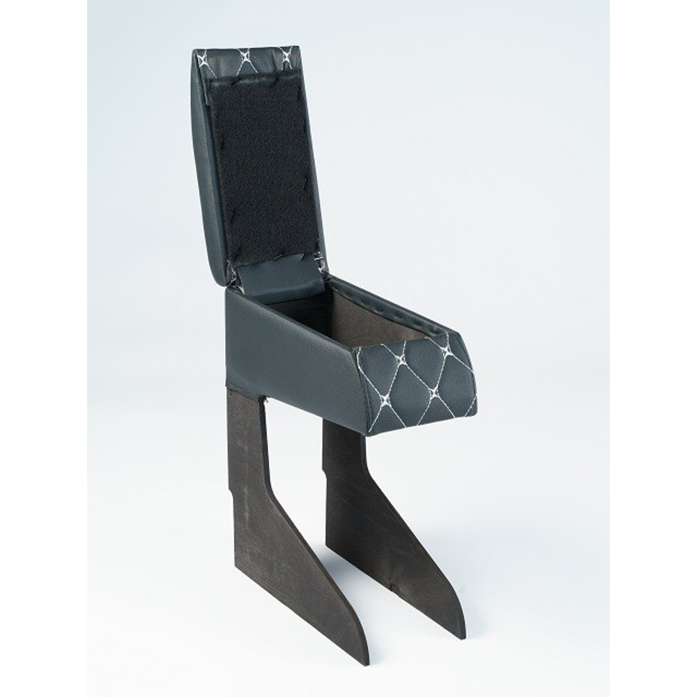 Бар - подлокотник для лада 2110/largus кож.зам. цвет черный, строчка белая, ромб в коробке Бар - подлокотник для лада 2110/largus кож.зам. цвет черный, строчка белая, ромб в коробке