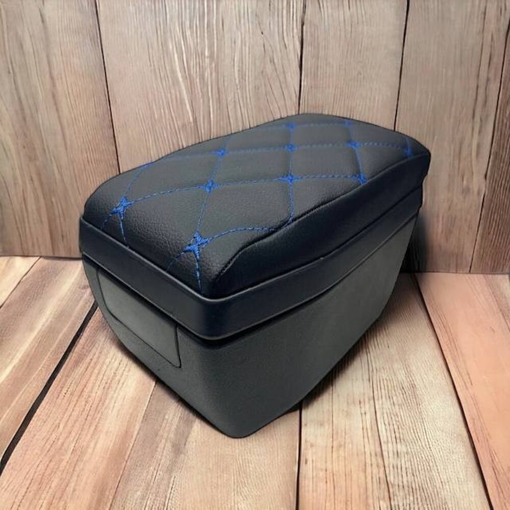 Чехол подлокотника 2170, эко-Кожа ромб, цвет черный, строчка синяя Чехол подлокотника 2170, эко-Кожа ромб, цвет черный, строчка синяя