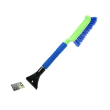 Скребок с щеткой для удаления снега и льда 42,5 см, с мягкой ручкой, цвет зеленый