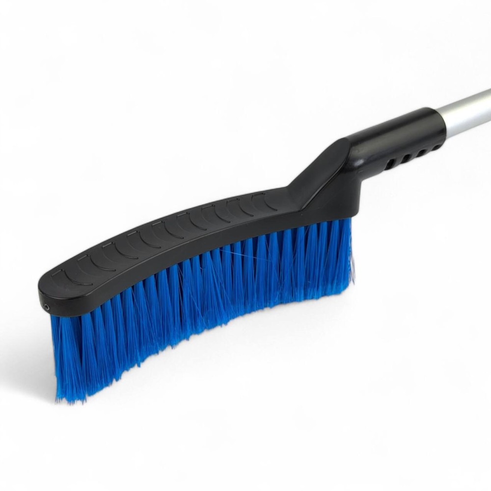 Скребок с щеткой для удаления снега и льда 88 см, с мягкой ручкой, цвет черный Скребок с щеткой для удаления снега и льда 88 см, с мягкой ручкой, цвет черный