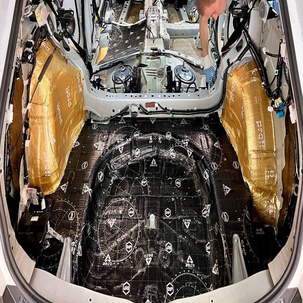 Вибропоглащение Aero Plus 0,75 м * 0,47 м * 3 мм (первый слой на двери, крышу, крышку капота и багажник) Вибропоглащение Aero Plus 0,75 м * 0,47 м * 3 мм (первый слой на двери, крышу, крышку капота и багажник)