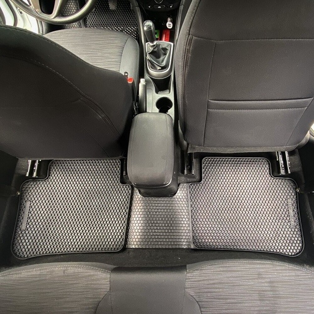 Комплект резиновых ковриков на Ford Focus 2 сота борт Комплект резиновых ковриков на Ford Focus 2 сота борт