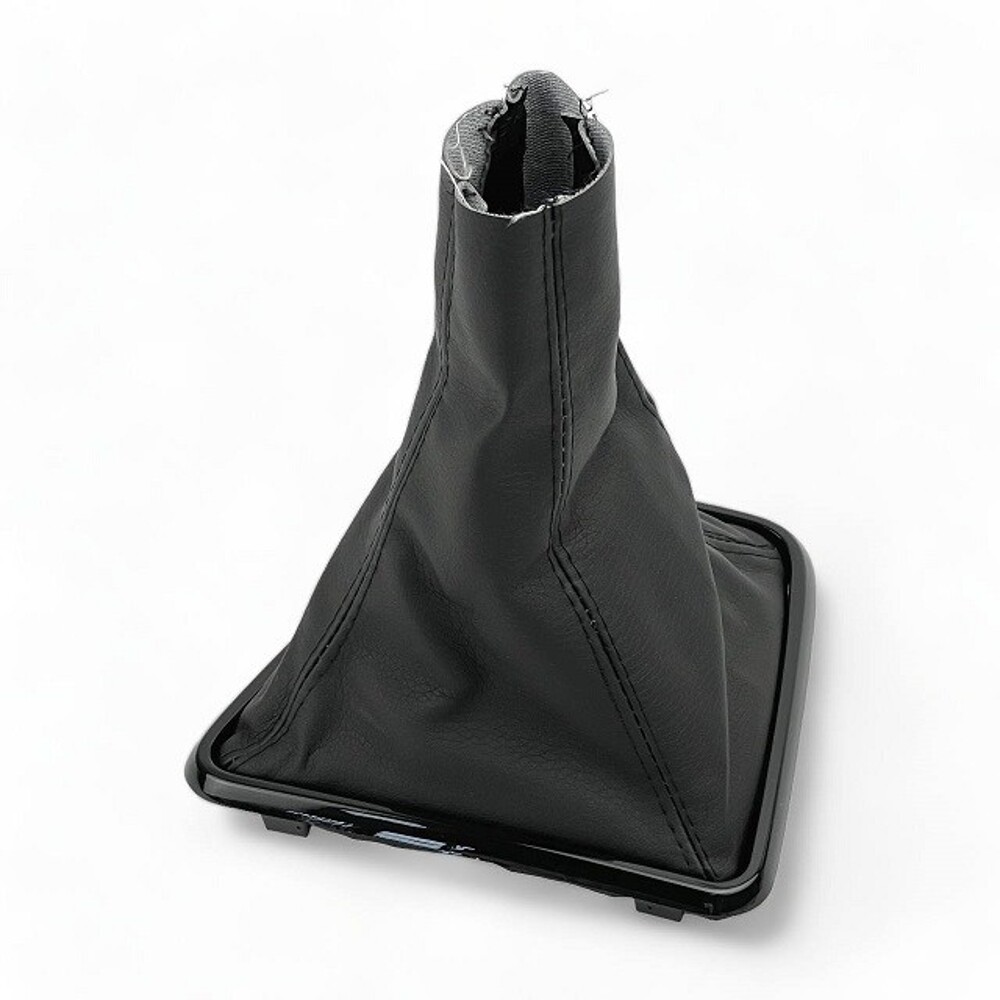 Чехол на рычаг кпп vesta рамка черная, черная строчка Чехол на рычаг кпп vesta рамка черная, черная строчка