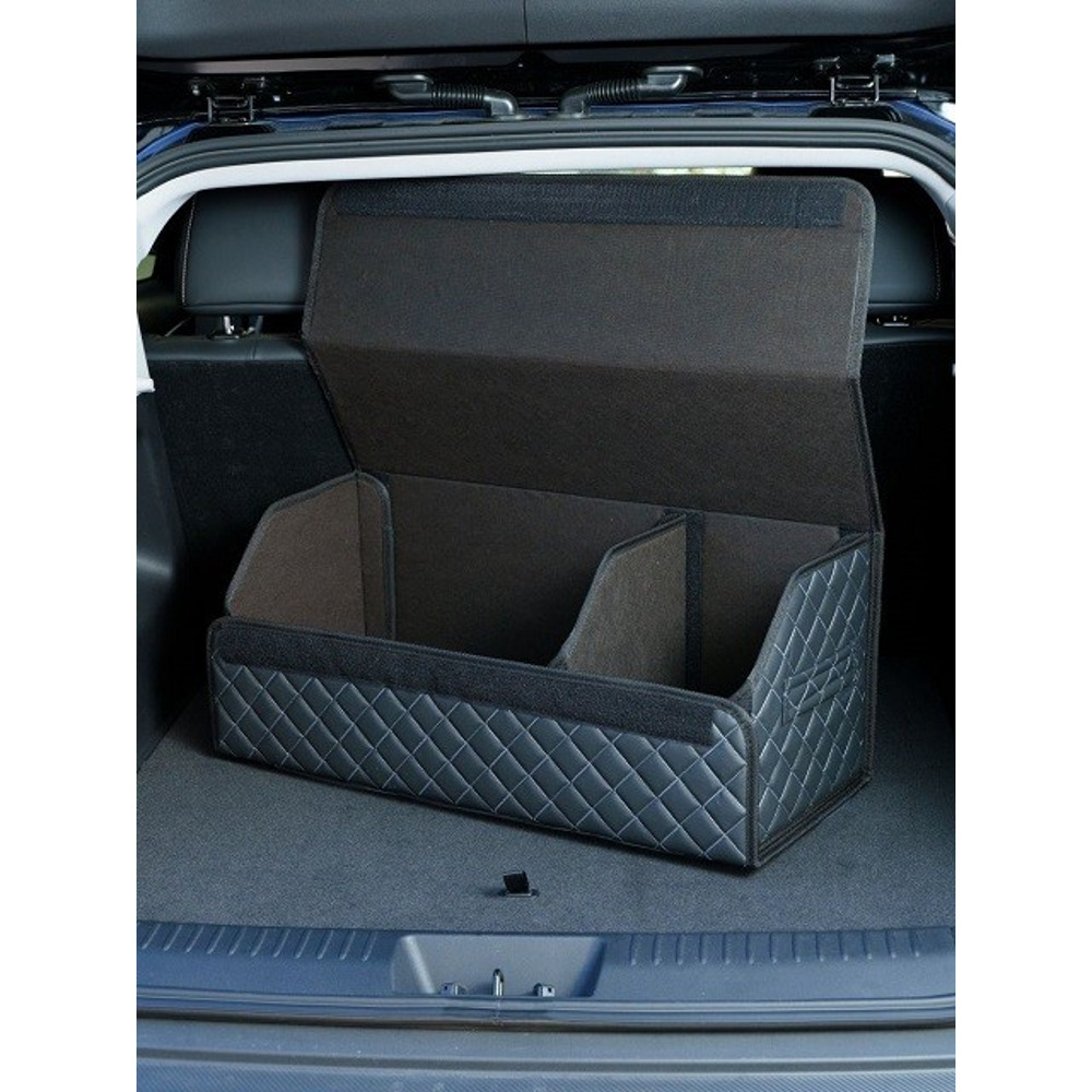 Сумка органайзер в багажник на липучке из эко-кожи, цвет черный с белой строчкой ромб, черный кант (размеры 70*30*30 см) Сумка органайзер в багажник на липучке из эко-кожи, цвет черный с белой строчкой ромб, черный кант (размеры 70*30*30 см)