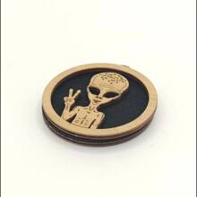 Ароматизатор подвесной деревянный Инопланетянин