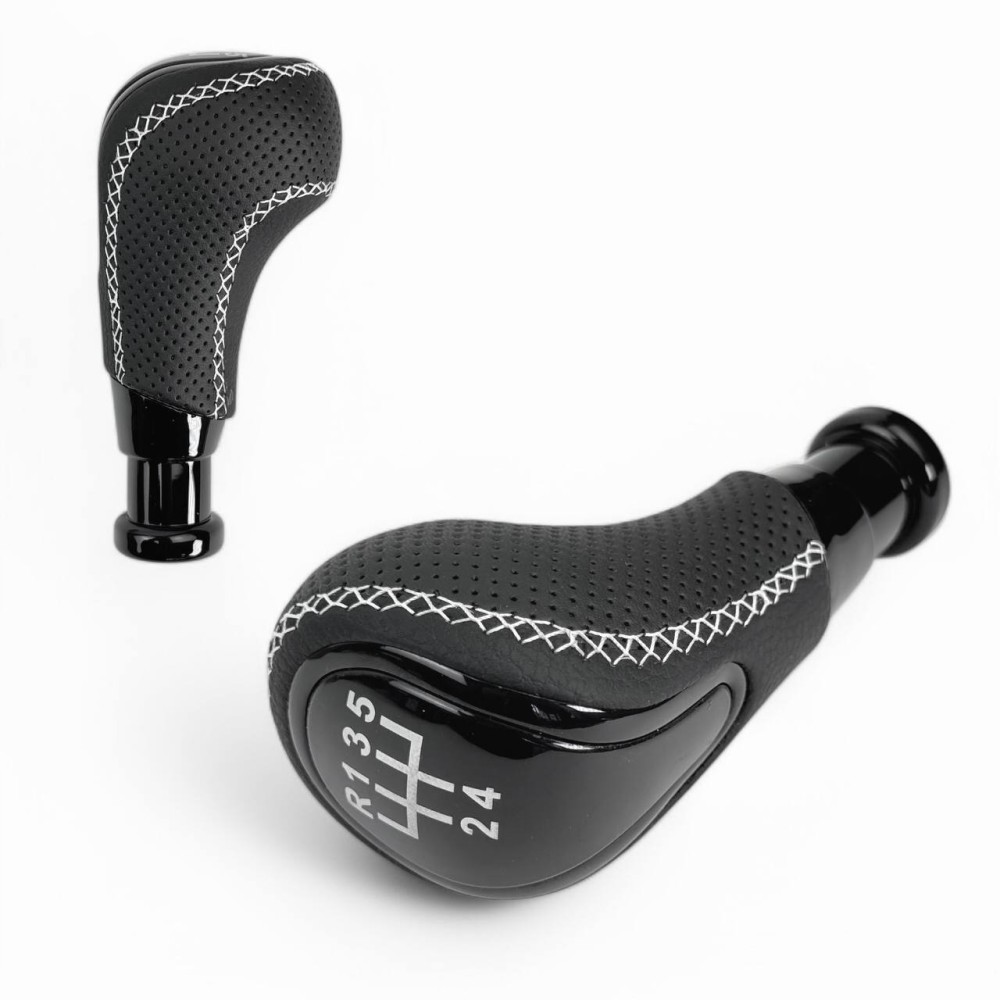 Ручка кпп 2170, 2110, 2109 кожа (r-вперед) черная/белая строчка Ручка кпп 2170, 2110, 2109 кожа (r-вперед) черная/белая строчка