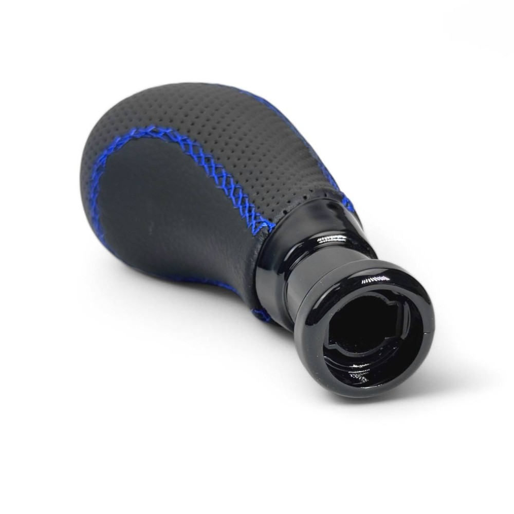 Ручка кпп 2170, 2110, 2109 кожа (r-вперед) черная/синяя строчка Ручка кпп 2170, 2110, 2109 кожа (r-вперед) черная/синяя строчка