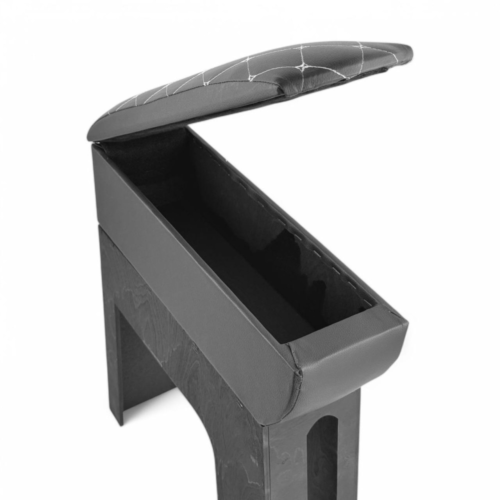 Подлокотник для газели 3302 с подстаканником, цвет черный, строчка белая, ромб черный Подлокотник для газели 3302 с подстаканником, цвет черный, строчка белая, ромб черный