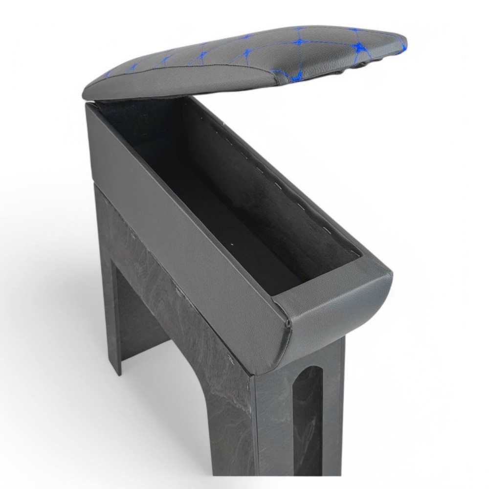 Подлокотник для газели 3302 с подстаканником, цвет черный, строчка синяя, ромб черный Подлокотник для газели 3302 с подстаканником, цвет черный, строчка синяя, ромб черный