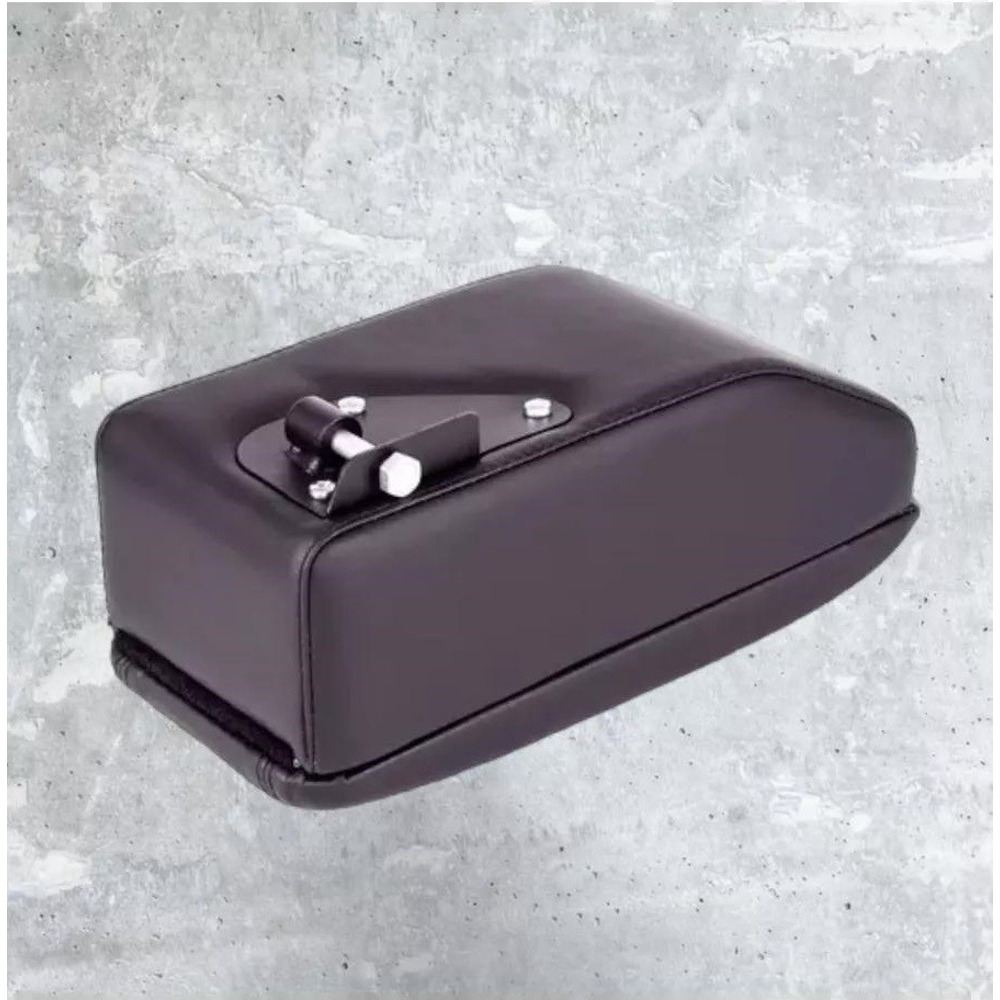 Бокс - подлокотник для лада 2107, красный квадрат, кож.зам. черный Бокс - подлокотник для лада 2107, красный квадрат, кож.зам. черный