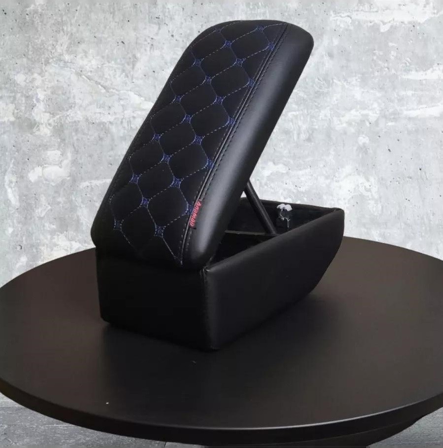 Бокс - подлокотник для лада 2107, синий квадрат, кож.зам. черный Бокс - подлокотник для лада 2107, синий квадрат, кож.зам. черный