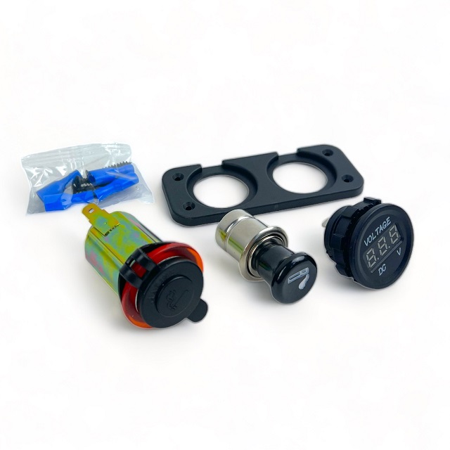 Панель с гнездом прикуривателя с вольтметром Панель с гнездом прикуривателя с вольтметром